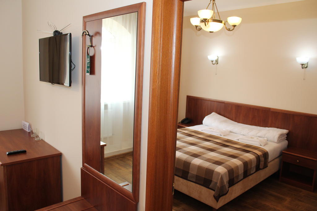 Hotel Stanislaviv Iwano-Frankiwsk Exterior foto