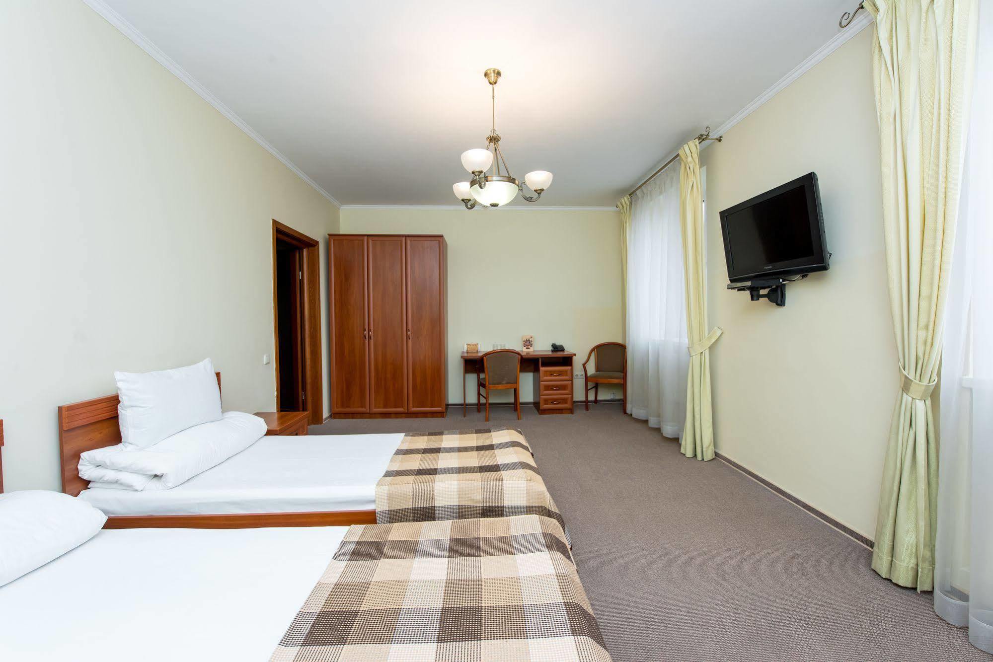 Hotel Stanislaviv Iwano-Frankiwsk Exterior foto